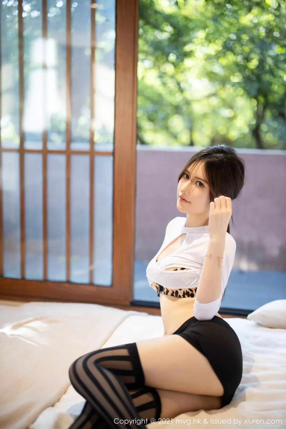 秀人集.com_[MyGirl美媛馆]Vol.598_新人模特美桃酱长三角旅拍豹纹内衣配黑短裙秀翘臀诱惑写真109P