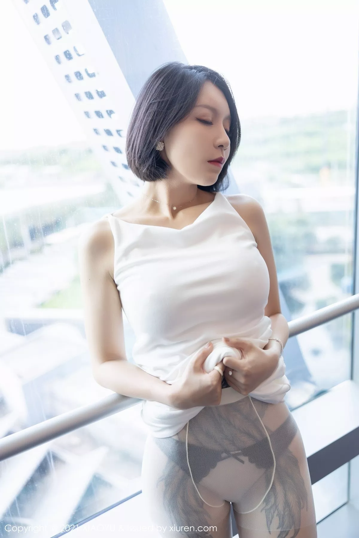 秀人集.com_[XiaoYu画语界]Vol.630_模特潘朵拉Laa私房洁白服饰半脱露肉丝裤袜秀完美身材诱惑写真81P