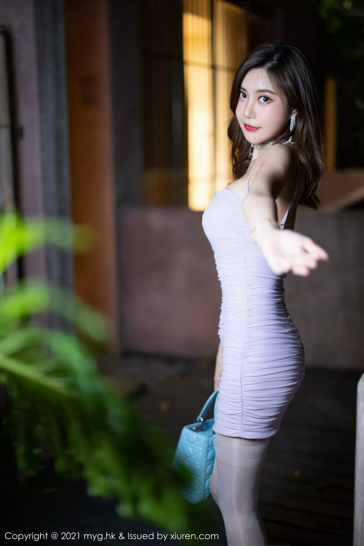 秀人集.com_[MyGirl美媛馆]Vol.593_女神绮里嘉Carina杭州旅拍紫色吊裙半撩露超薄肉丝诱惑写真88P