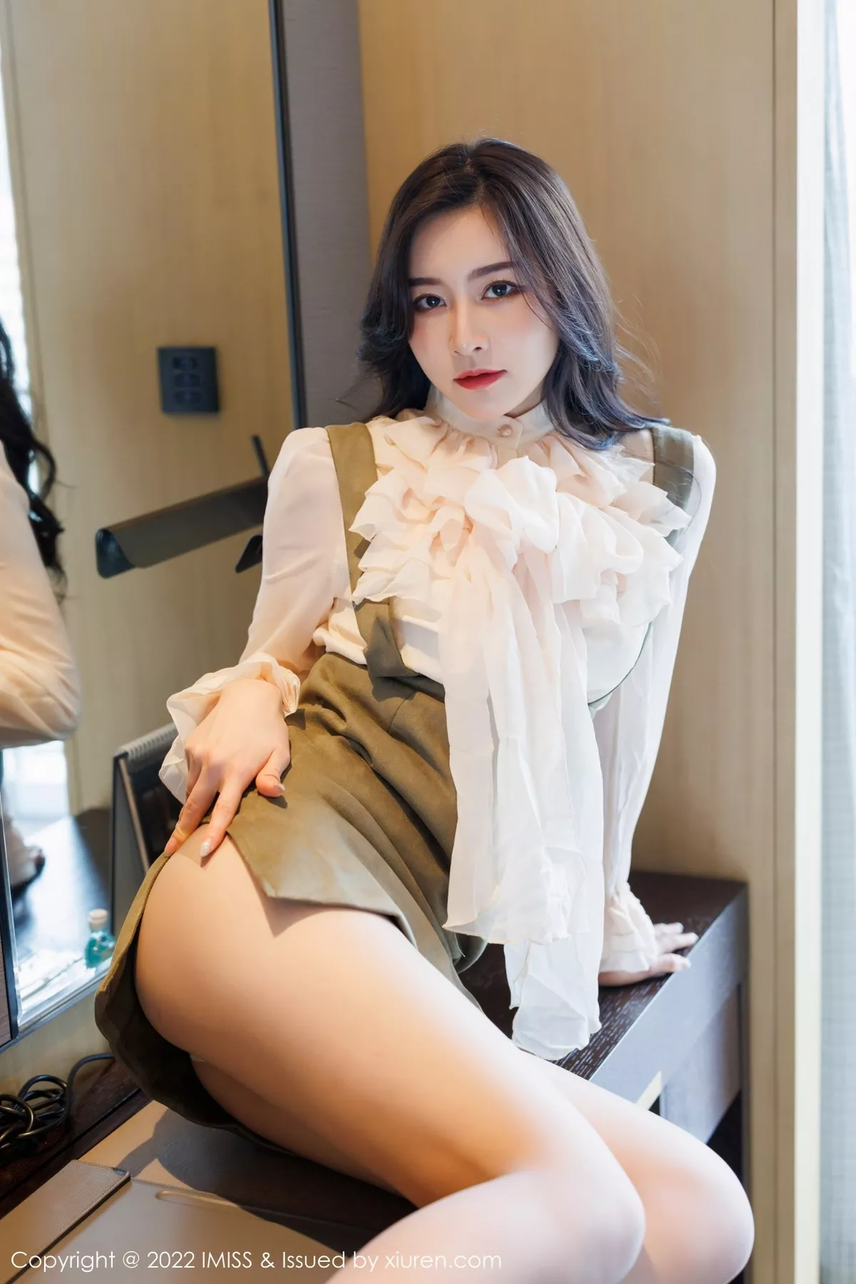 秀人集.com_[IMISS爱蜜社]Vol.664_气质美女Vanessa脱典雅白色服饰露蕾丝内衣原色丝袜诱惑写真71P